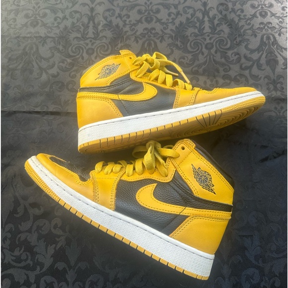 Jordan 1 Retro High OG
Pollen (GS) size 4.5Y - Picture 6 of 9